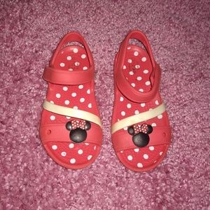 Minnie mouse crocs